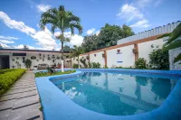 Berlor Airport Inn - Pools