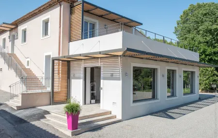 Hôtel Golf & Spa Château de la Bégude the Originals Collection Отели рядом с достопримечательностью «SKEMA Business School - Sophia Antipolis»