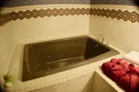 The Hancock House - Bathtub