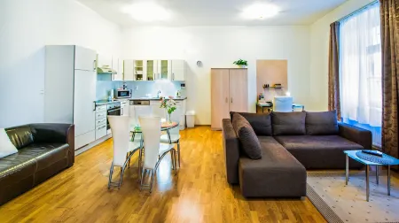 Central Apartmany Biela Street Отели рядом со станцией Главная станция Братиславы