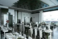 Hotel Holiday Resort