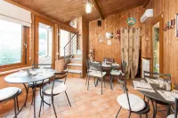 Aurelia Garden Gold B&B