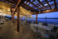 Crowne Plaza Niagara Falls NY - Riverside فنادق في Grand Island