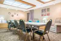 Super 8 by Wyndham Menomonie WI Hotels in Menomonie