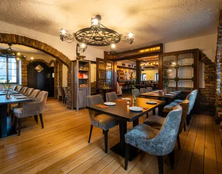 Landhotel Fettehenne Отели в г. Леверкузен