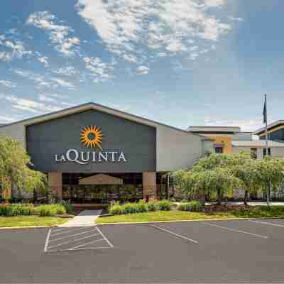 底特律都會機場拉昆塔温德姆套房酒店 Hotel Exterior