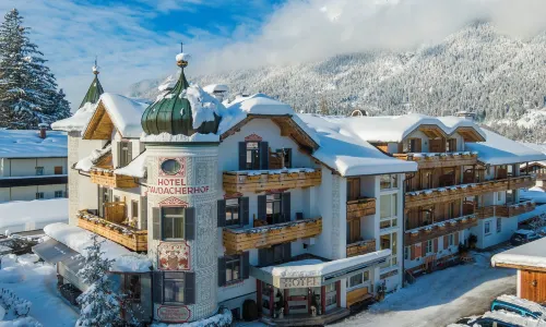 Staudacherhof in Garmisch-Partenkirchen I Blick Aufs Zugspitzmassiv I Einzigartige Bayurvida Küche