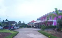 บ้านดุงแกรนด์ - ที่มีที่จอดรถ