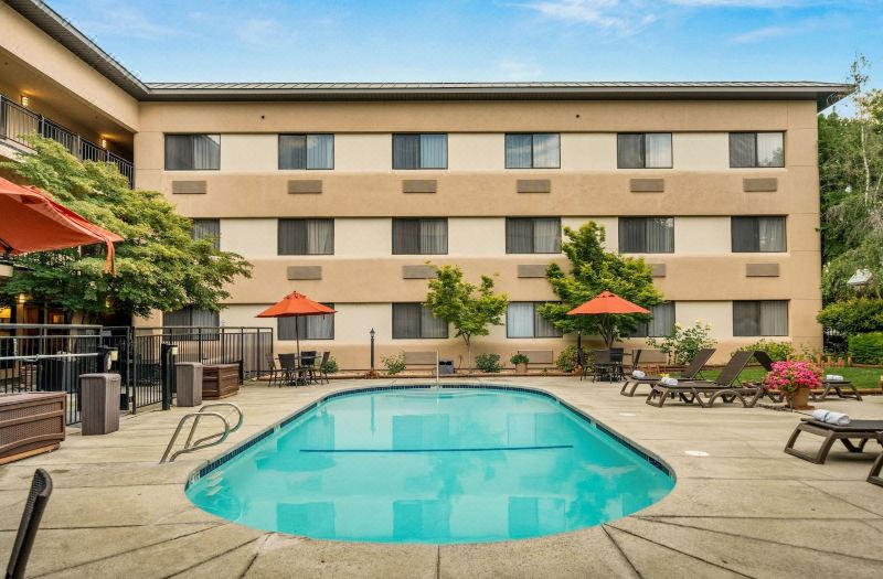 Oxford Suites Redding photo 4
