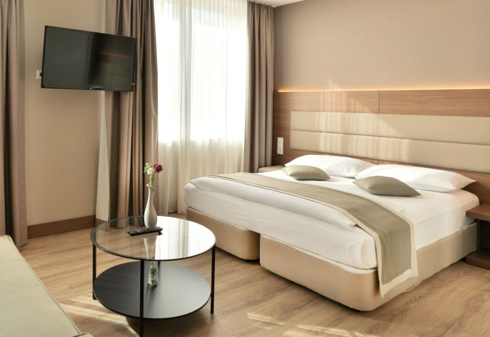 2. 오칵 호텔 & ..