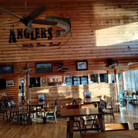 Anglers Riverfront Motel