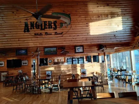 Anglers Riverfront Motel