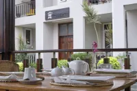 The Highbridge Guest Lodge