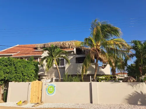 Bnbbonaire Near the Ocean