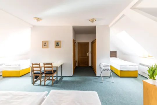 Penzion Austis Отели в г. Зноймо