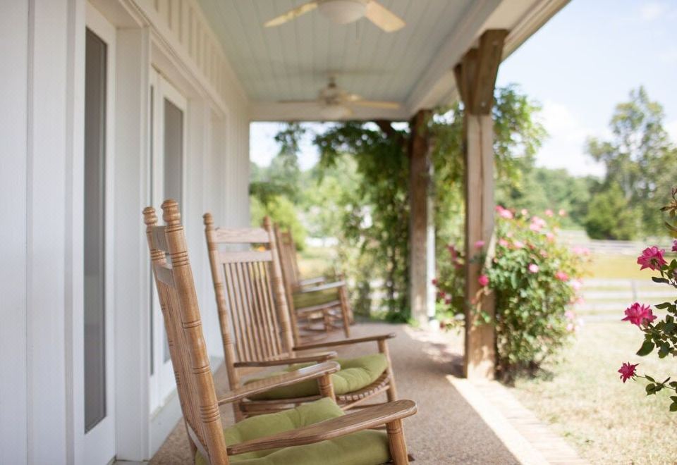 2. 더 팜하우스 앳..