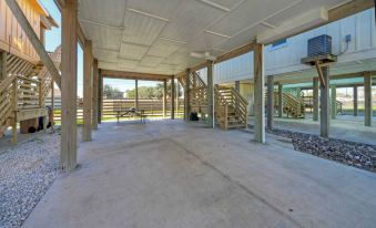 Bay Haven w/ Shared Boat Dock & Waterfront Pool Big Trout by Avantstay