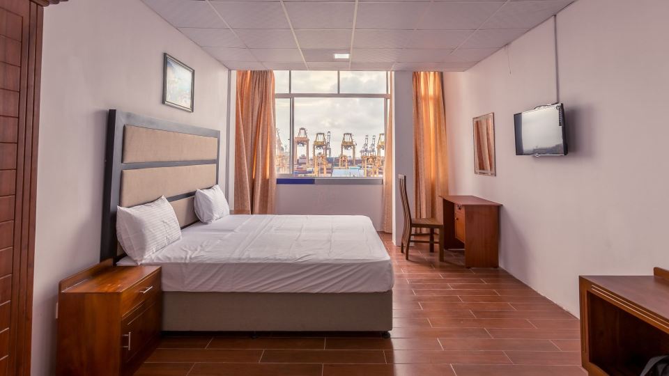 Metro Port City Hotel