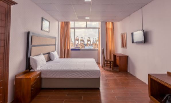 Metro Port City Hotel