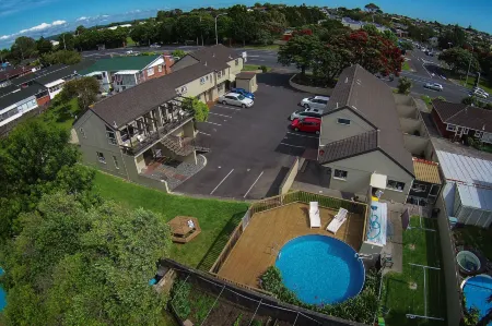 Howick Motor Lodge Отели рядом с достопримечательностью «Колледж Маклинс»