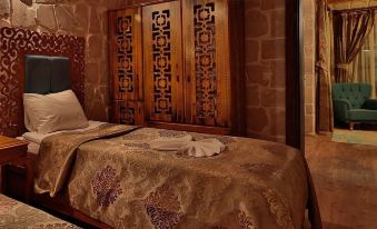 Elevres Stone House Hotel