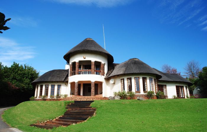 Maclear Manor