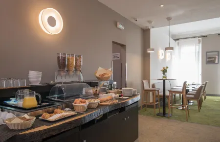 Hôtel la Villa Tosca Отели рядом с достопримечательностью «Rue Meynadier»