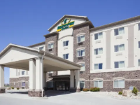 Expressway Suites Fargo Hotels in Cass County