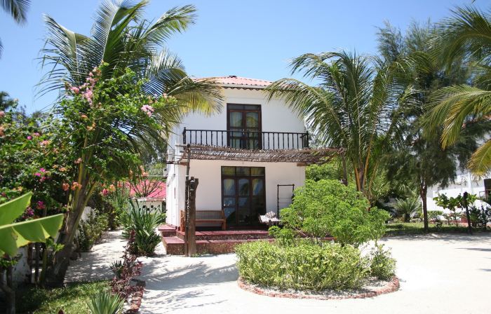Moonshine Uroa Boutique Hotel