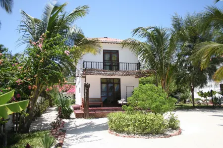 Moonshine Uroa Boutique Hotel