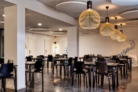 Hôtel de la Source Отели в г. Валь-де-Травер