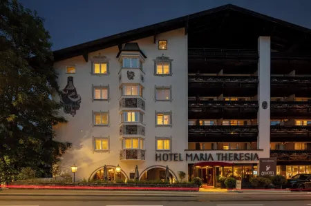Q! Hotel Maria Theresia Отели в г. Кицбюэль