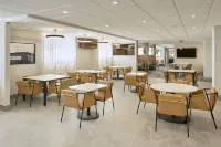 คอร์ทยาร์ด โดย มาริออท รีจีน่า ดาวน์ทาวน์