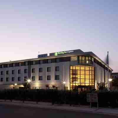Holiday Inn Express Toulouse Airport Hotel Exterior