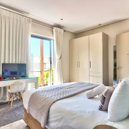 The One 8 Hotel in Green Point - Solar Power Отели рядом с достопримечательностью «Три-Эркор-Бэй»
