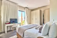 The One 8 Hotel in Green Point - Solar Power Hotels in Kapkaupunki