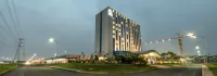 Enso Hotel Hotel dekat Rainbow Alamanda