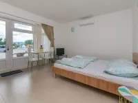 Apartments Villa Aquamarine Hotels in Duce