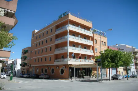 Hotel Torrezaf Отели в г. Ареа Метрополитана де Хаэн