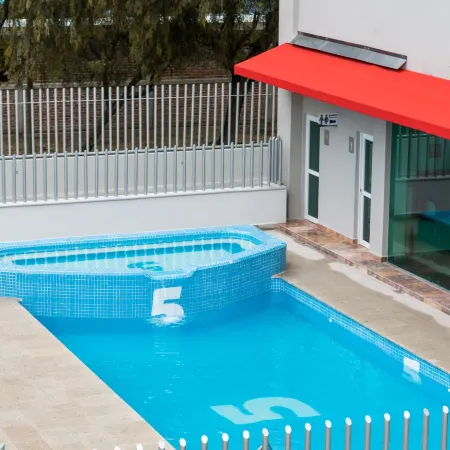 Hotel 5 Inn Plus