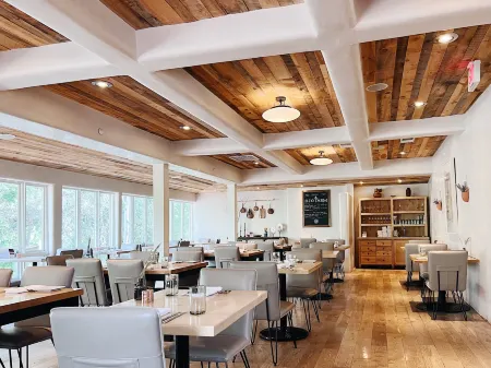 Ojo Santa Fe Spa Resort Отели в г. Лос Серриллос