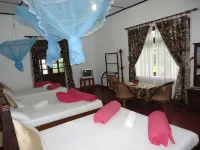 Castlereigh Holiday Bungalow Hotels in Hatton