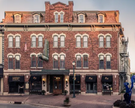 The Black Hawk Hotel Hoteles en Cedar Falls