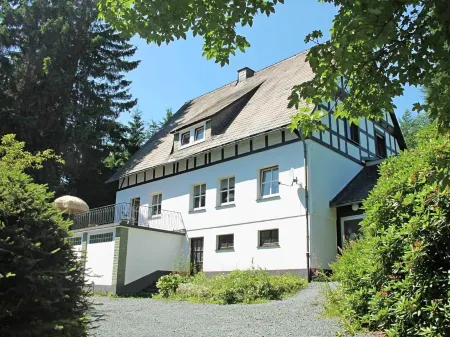 Quaint Holiday Home Near Ski Area in Neuastenberg