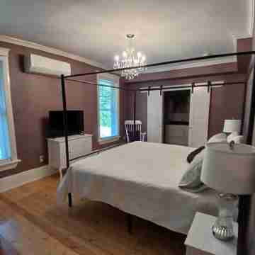 Cranberry Moon Inn Rooms