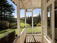 Wallingford Homestead - ที่มีสระว่ายน้ำ