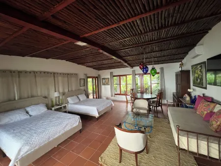 B & B Casa Naturaleza Playa Corona Отели в г. Сан Карлос