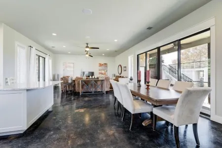 Waterfront Lake House with Boat Lift and Dock on Lake LBJ Отели рядом с достопримечательностью «Lake Lyndon B. Johnson»