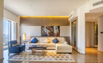 Manzil 3BR with pool near Dubai Frame