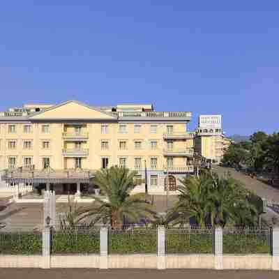 Grand Hotel Vanvitelli Hotel Exterior